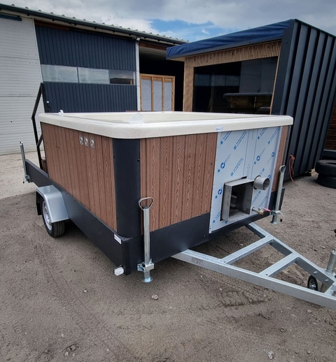 mobiles Whirlpool Spa